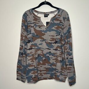 Mono B Camo Long Sleeve Top - size large